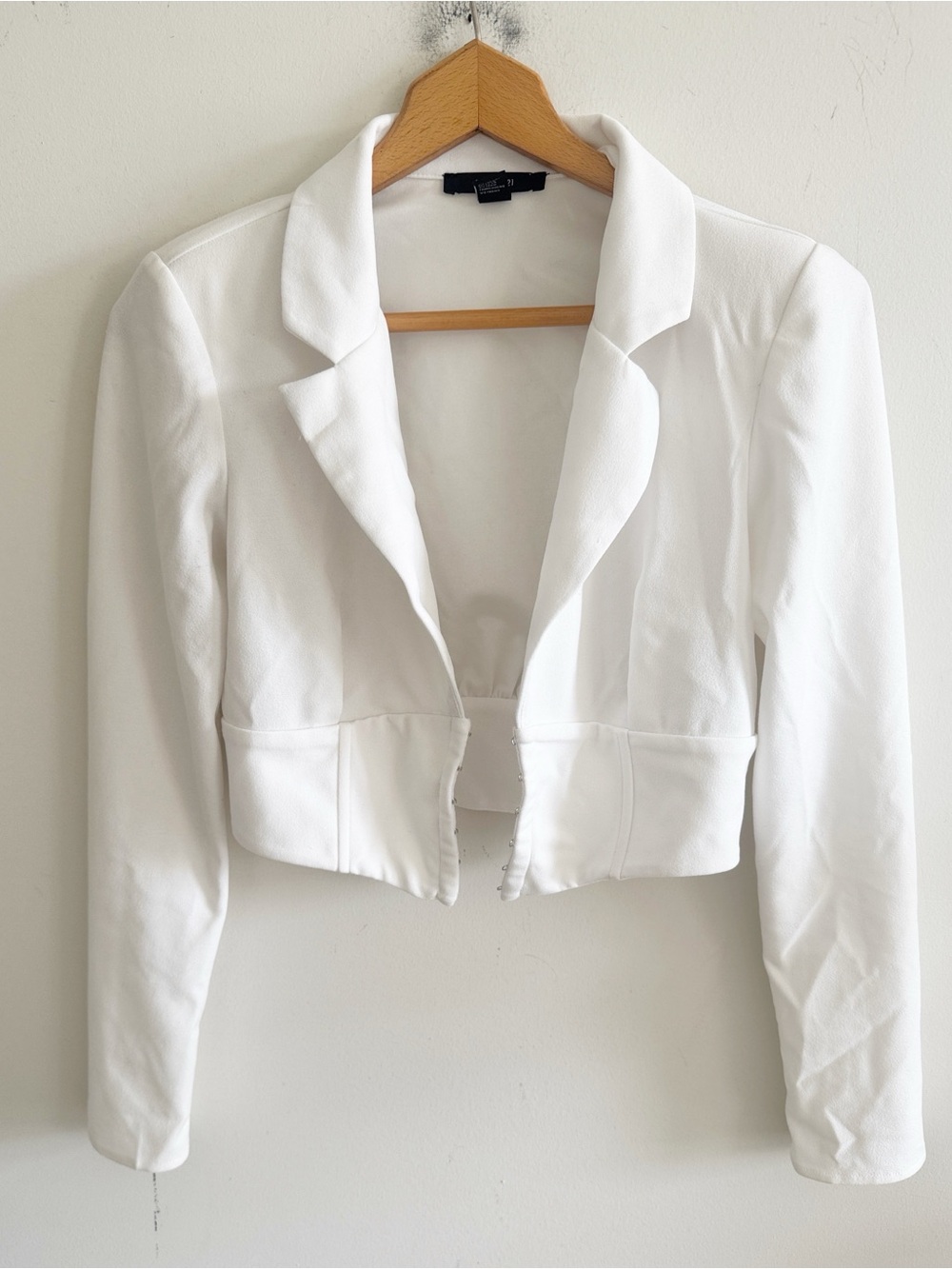 Forever 21 white long sleeve cropped blazer size medium